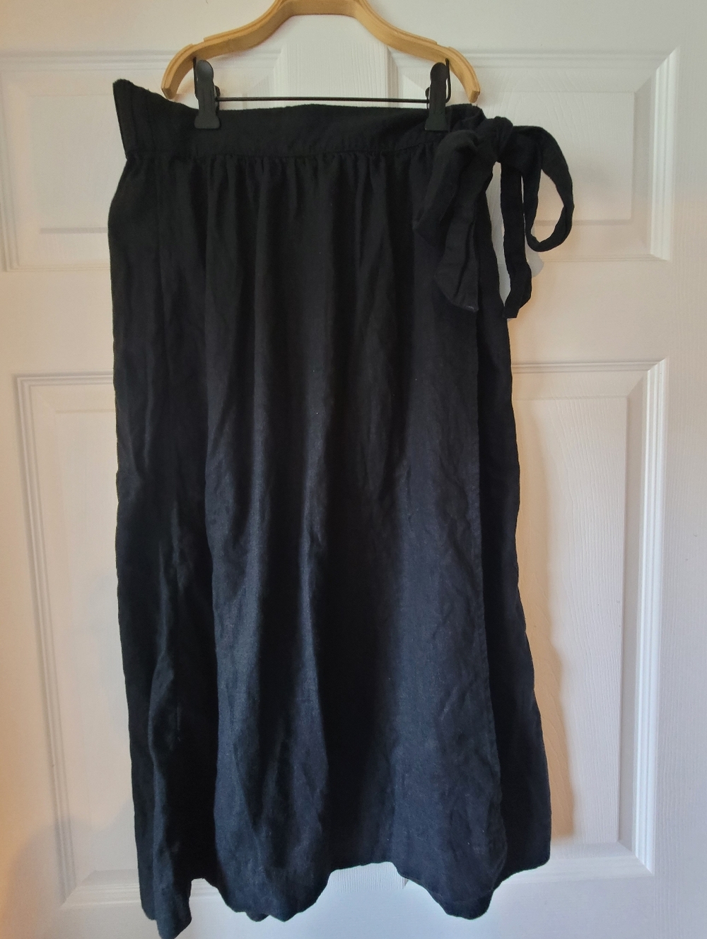 A NEW DAY Women’s Black Tie-Waist Midi Skirt
